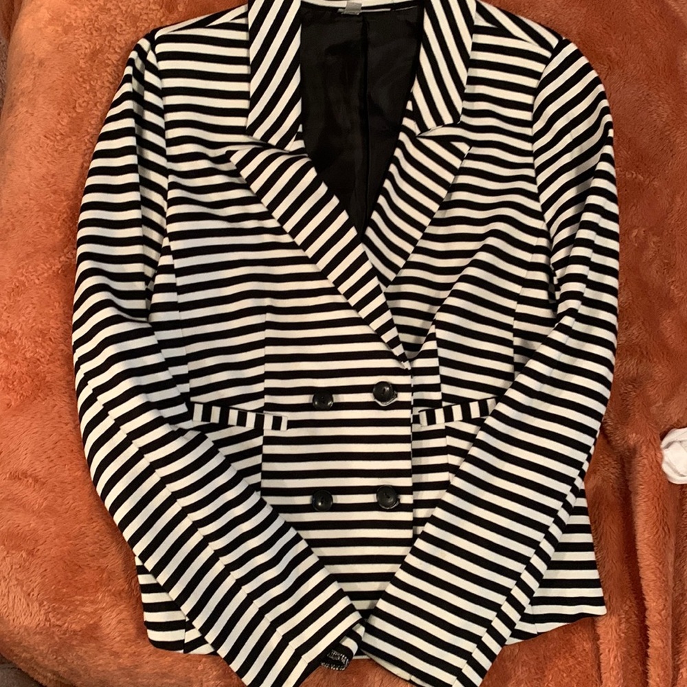 Halogen Black and White 4-Button Blazer- Size Small